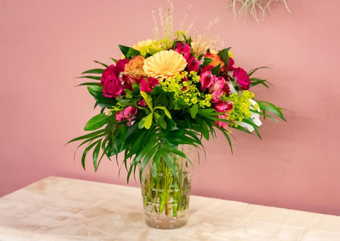 Bouquet-rose-jaune-vert-vase