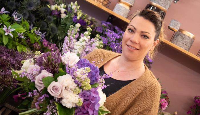 Fleuriste-bouquet-violet-blanc-vert