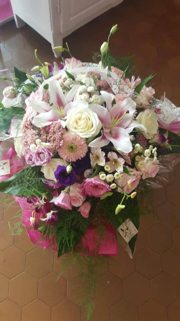 Bouquet-rose-clair-blanc-violet-ruban